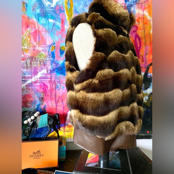 Gorgeous CHICOS Lush Brown Faux Fur VEST Statement Luxury Fashion size 1 NWOT ❤️ - Picture 5 of 10